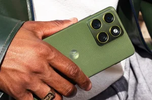 موتورولا ۱۶ دی‌ماه به صحنه می‌آید؛ معرفی احتمالی Moto X70 Air Pro