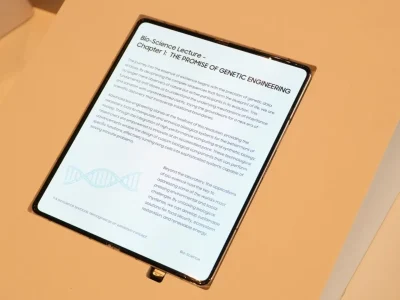 سامسونگ در CES 2026 اولین نمایشگر تاشو بدون چین‌خوردگی را رونمایی کرد