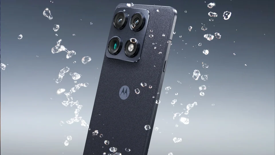 موتورولا Signature رونمایی شد: چهار دوربین 50 مگاپیکسلی و پردازنده اسنپدراگون 8 نسل 5