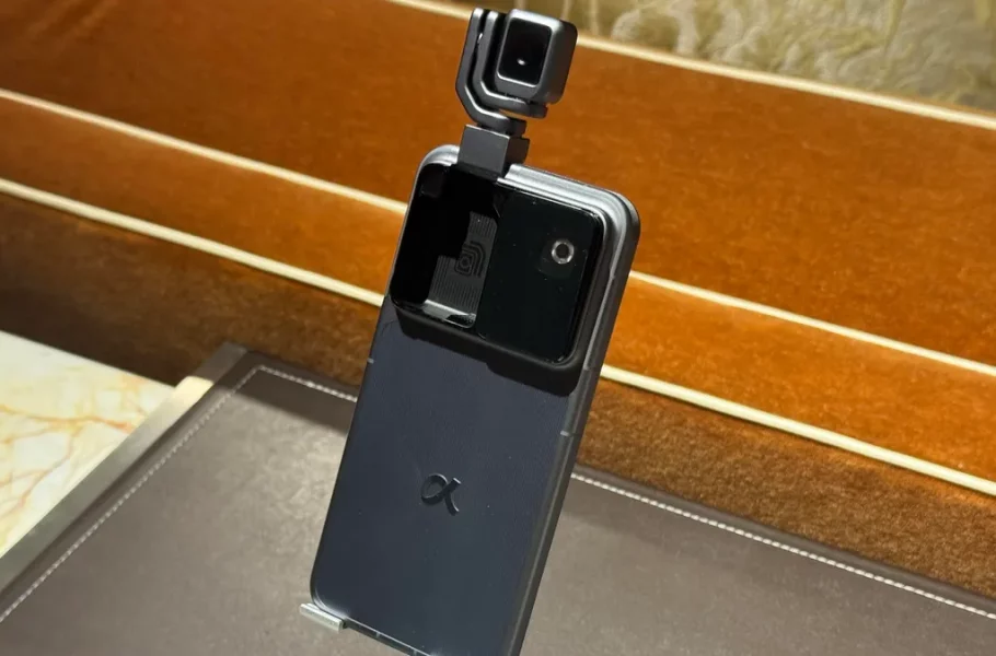 آنر گوشی رباتیک با دوربین گیمبال را در CES ۲۰۲۶ رونمایی کرد