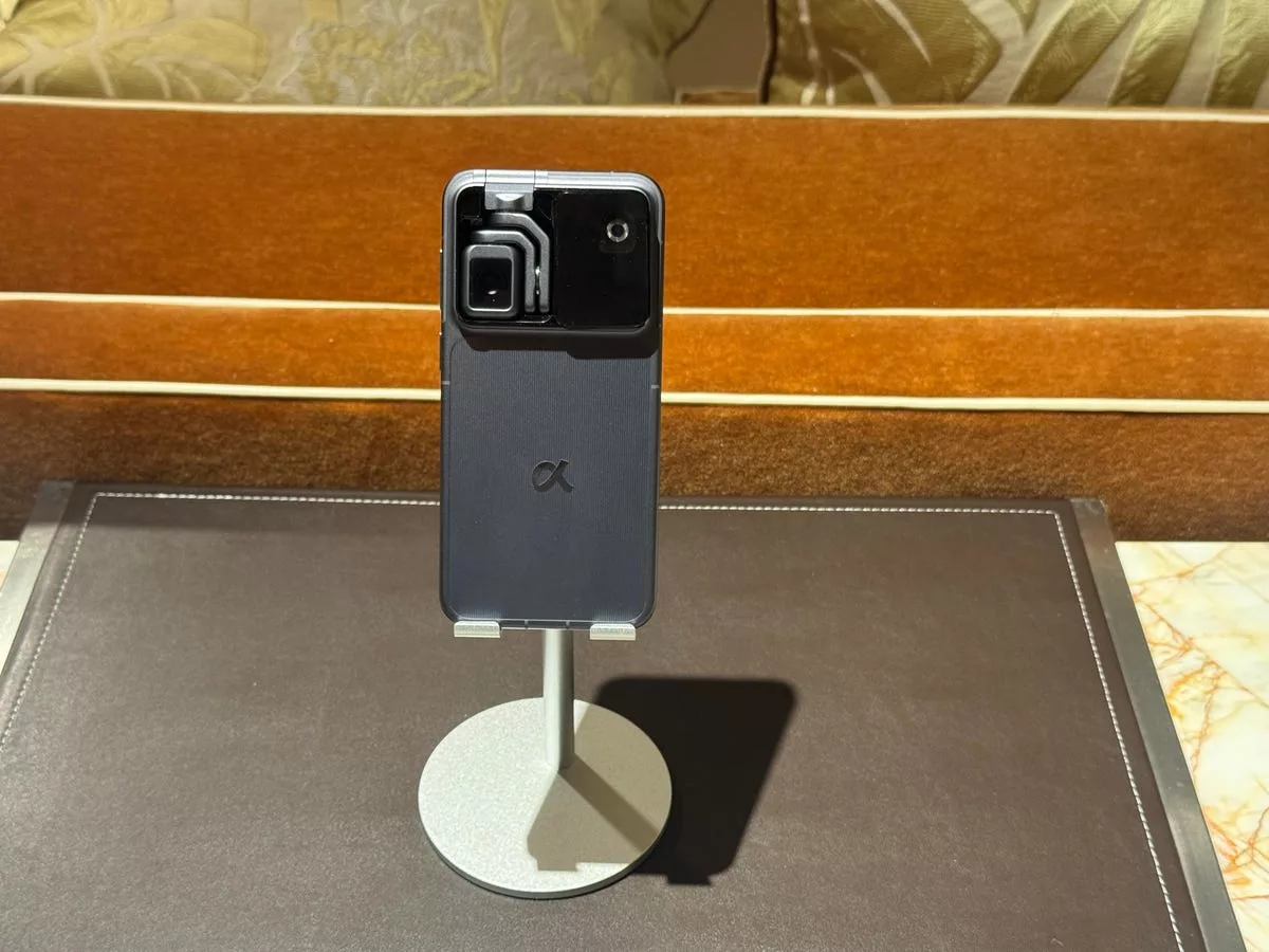 آنر گوشی رباتیک با دوربین گیمبال را در CES ۲۰۲۶ رونمایی کرد